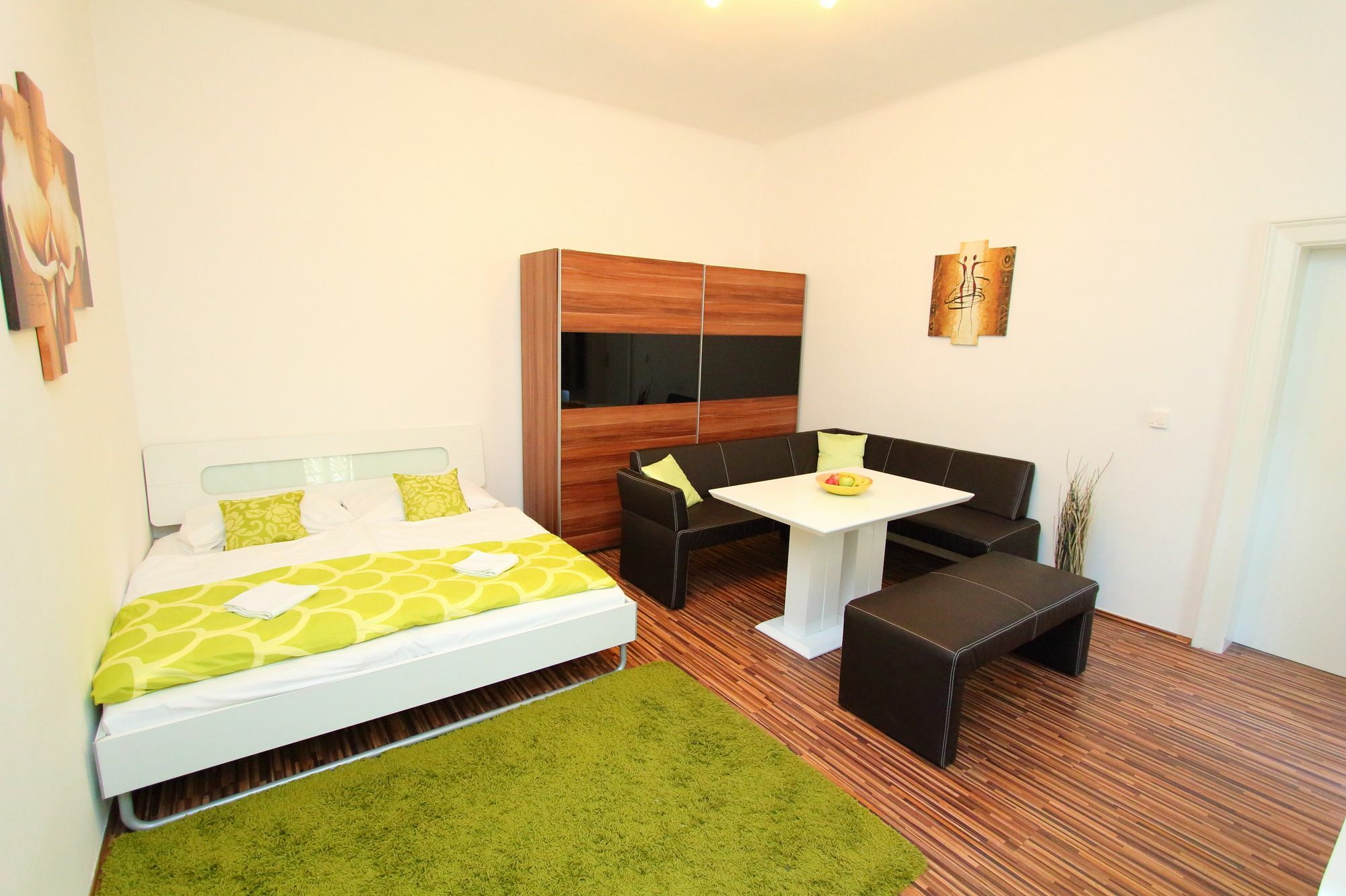 Checkvienna - Simmeringer Hauptstrasse Bagian luar foto