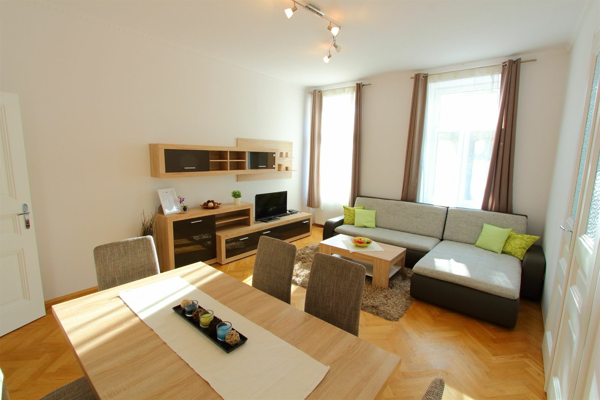 Checkvienna - Simmeringer Hauptstrasse Bagian luar foto