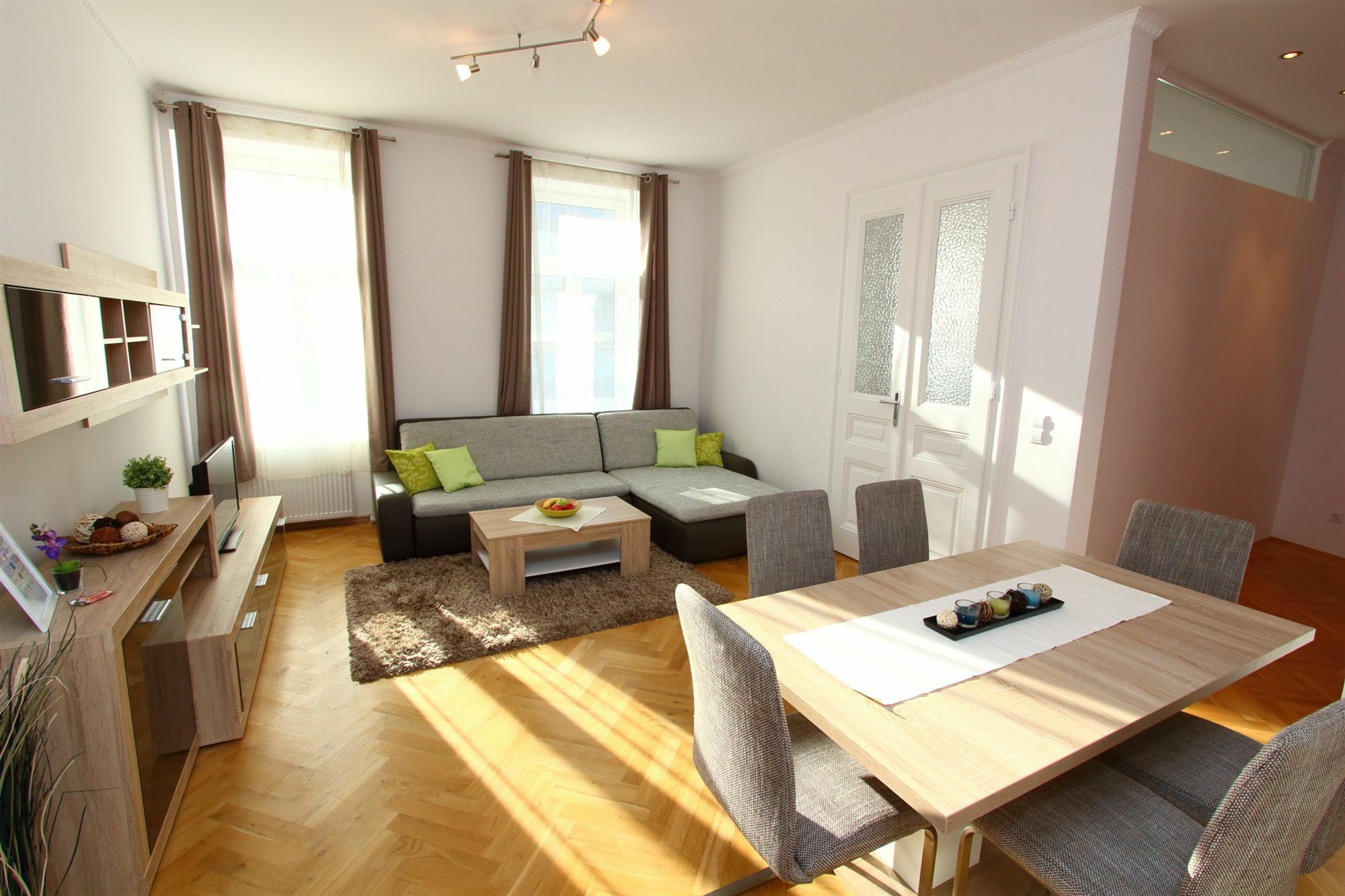 Checkvienna - Simmeringer Hauptstrasse Bagian luar foto