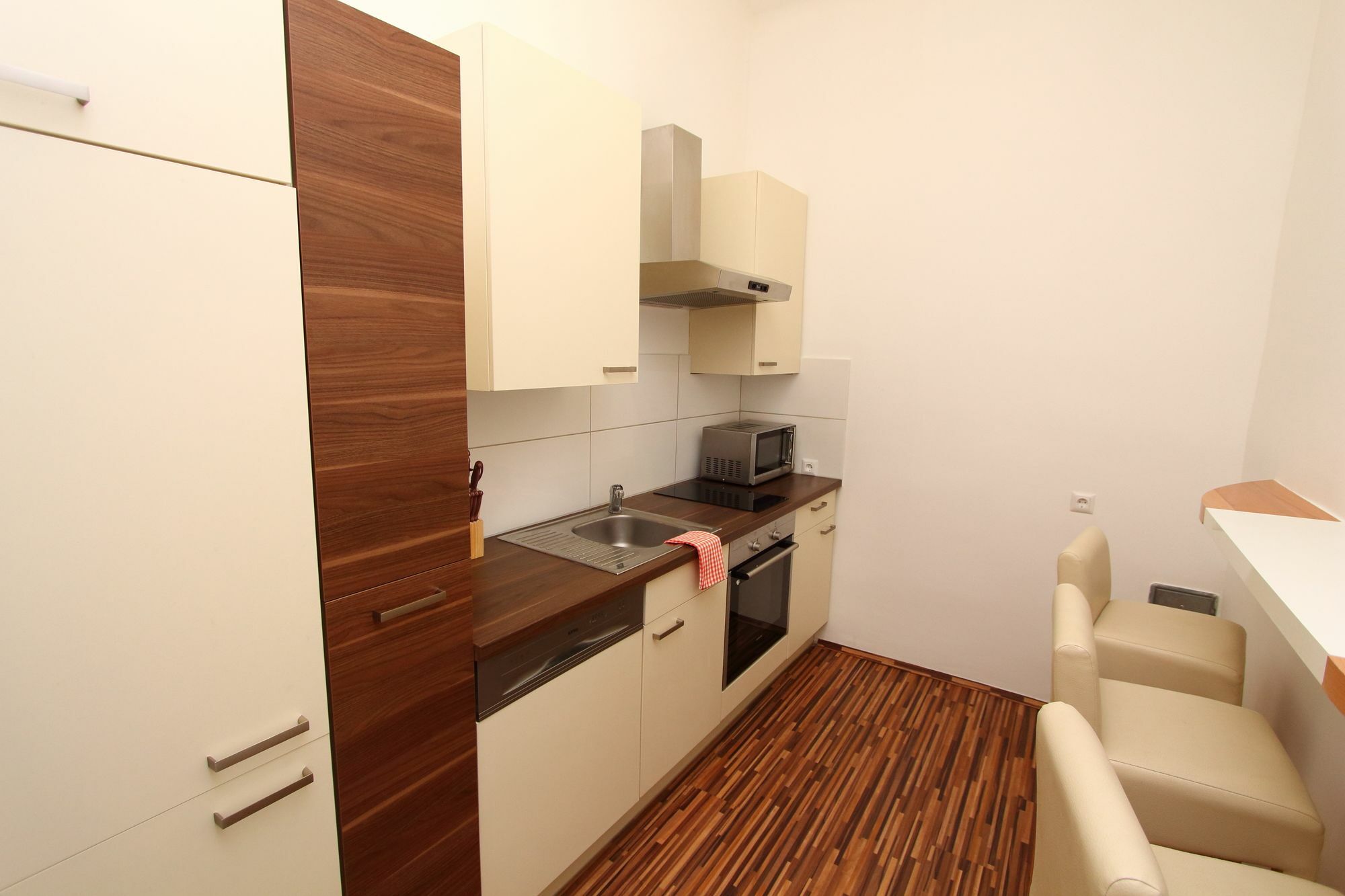 Checkvienna - Simmeringer Hauptstrasse Bagian luar foto
