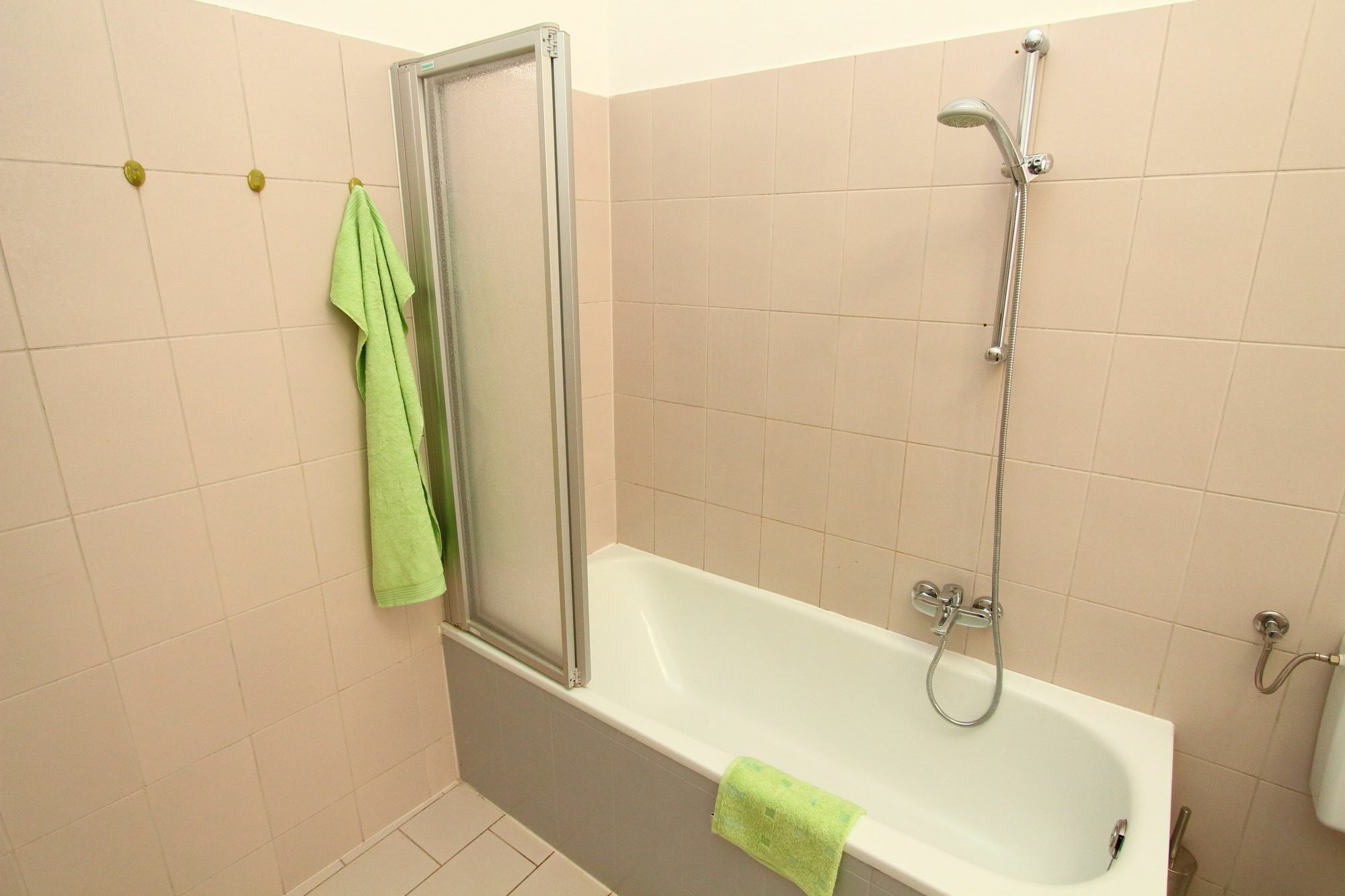 Checkvienna - Simmeringer Hauptstrasse Bagian luar foto