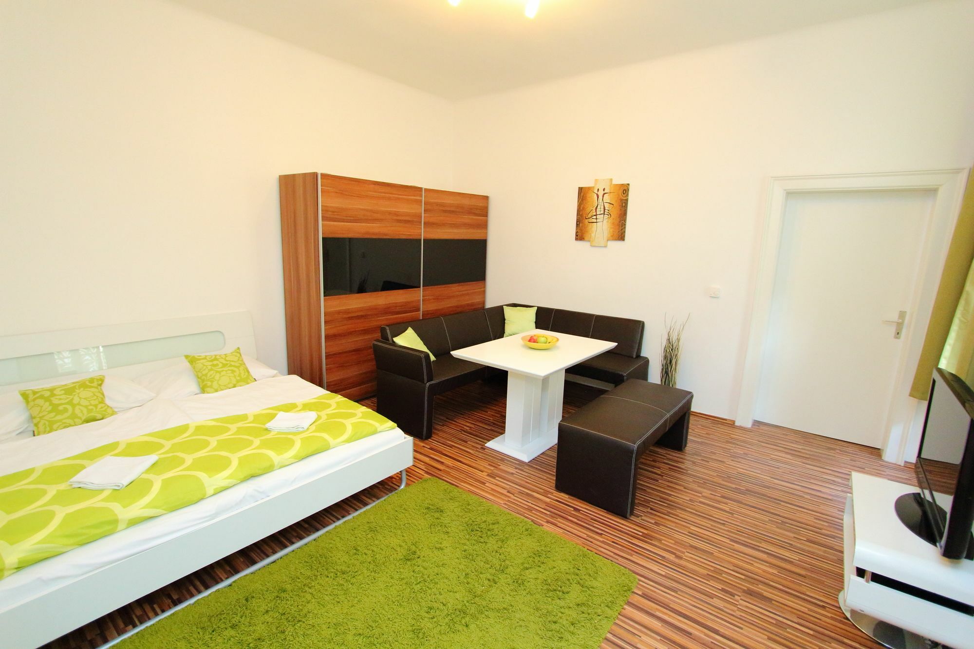 Checkvienna - Simmeringer Hauptstrasse Bagian luar foto