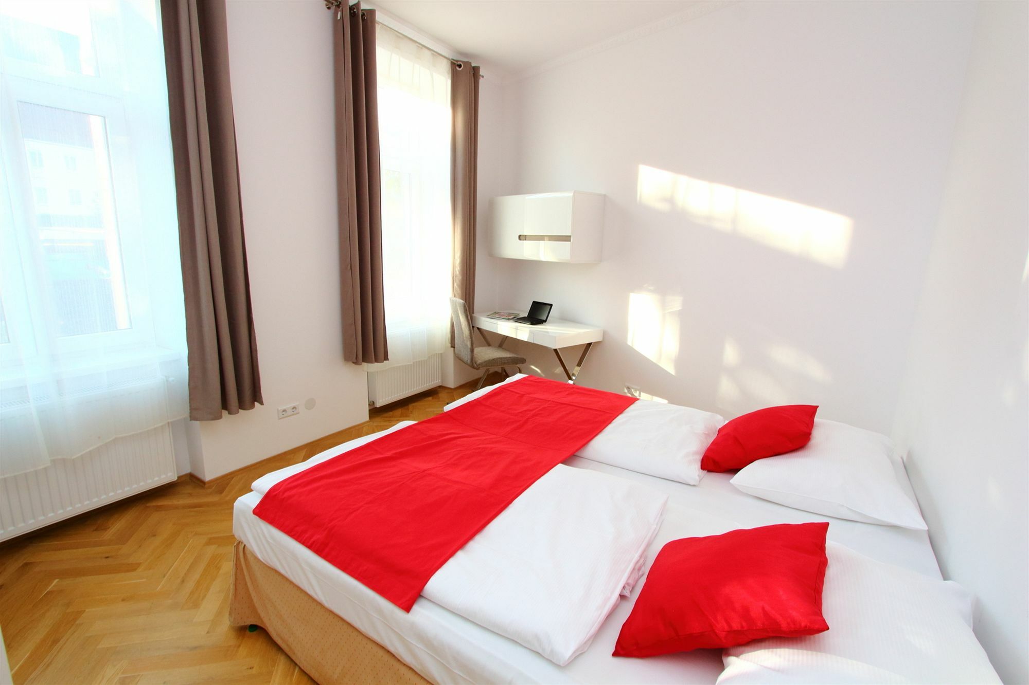 Checkvienna - Simmeringer Hauptstrasse Bagian luar foto